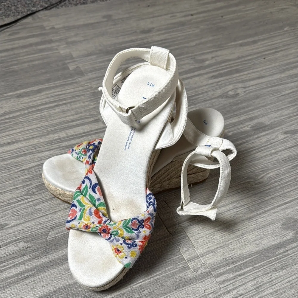 Toms adorable floral